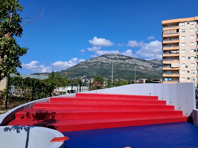 Amphitheater and poured rubber sports surface, Bar