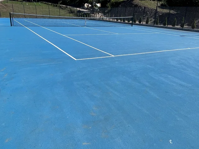 Tennis courts, Plav